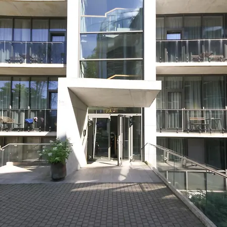 In 2 Apartment