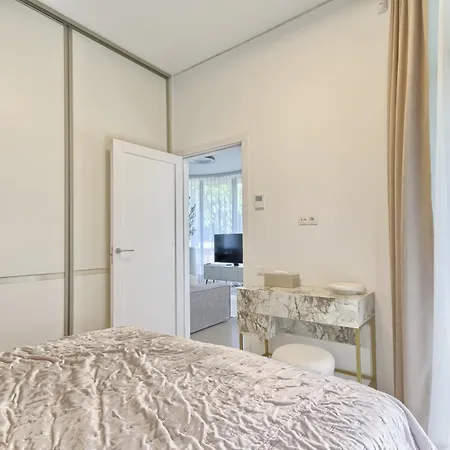 Apartment In 2 *